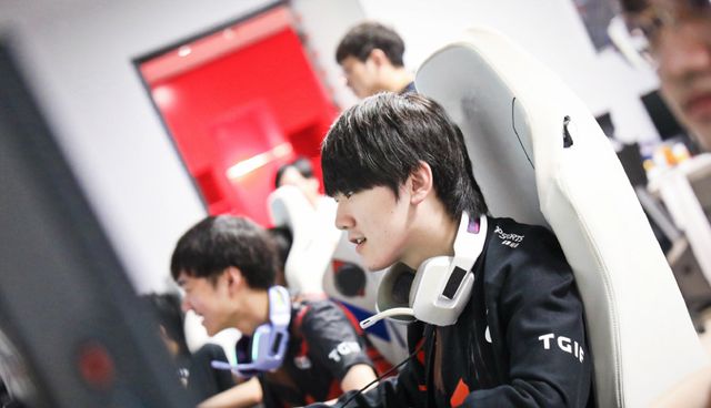 赫罗纳vs巴塞罗那全场数据：射门数9-20，射正数4-9