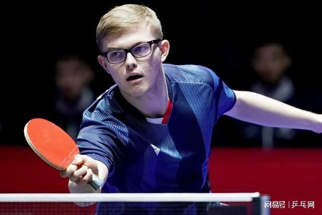 费德勒再度比肩老桑纪录休伊特堕入无底深渊