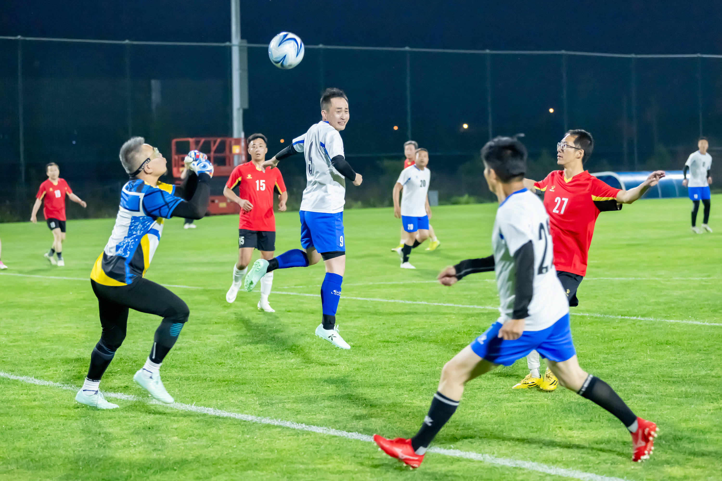 天空：切尔西在周六上午决定接受拜仁对雅克松的报价